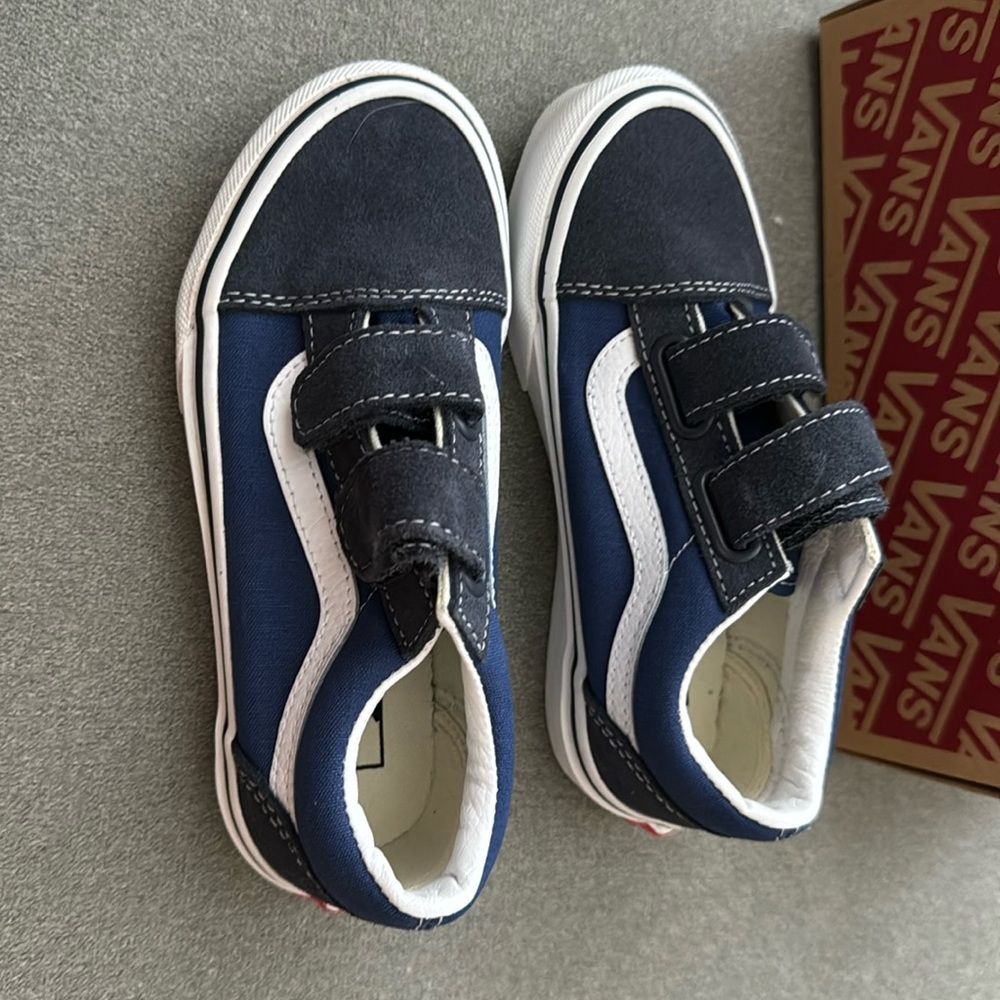 Boys old skool v shoes size 12.5